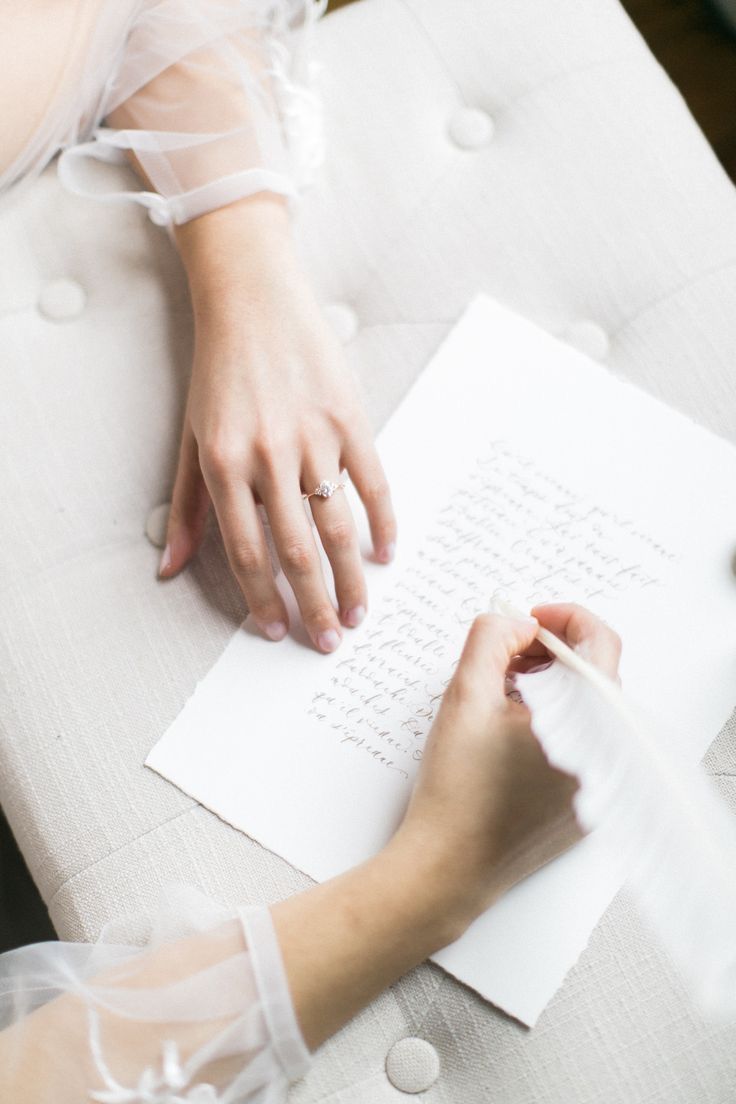 On écrit avec les mains ce qu'on touche avec les yeux